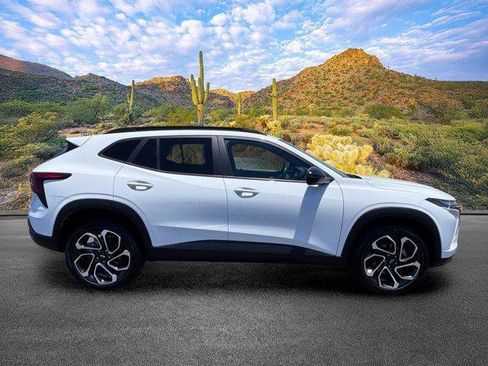 Used 2024 Chevrolet Trax RS FWD image 3