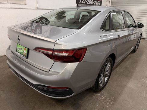 Used 2023 Volkswagen Jetta SE w/ Panoramic Sunroof Package FWD image 4