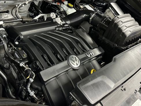 Used 2018 Volkswagen Atlas SE w/ R-Line Package FWD image 35