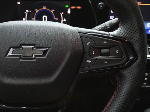 Used 2025 Chevrolet Trax RS w/ Driver Confidence Package FWD image 19