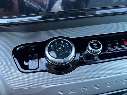 New 2025 Ford Expedition Active image 24