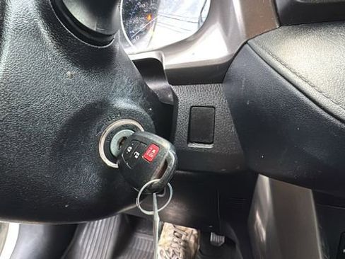 Used 2018 Toyota RAV4 LE image 14