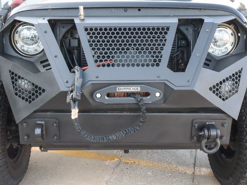 Used 2018 Jeep Wrangler Unlimited Rubicon w/ Connectivity Group AWD/4WD image 4