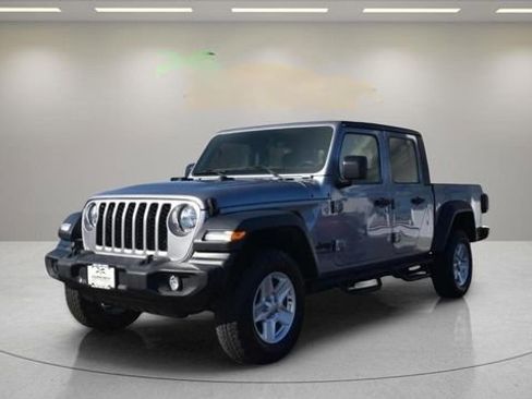 Used 2020 Jeep Gladiator Sport w/ Quick Order Package 24S AWD/4WD image 3