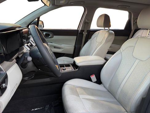 Used 2023 Kia Sorento S w/ Panoramic Sunroof Package image 9