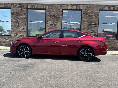 Used 2023 Nissan Altima 2.5 SR image 2