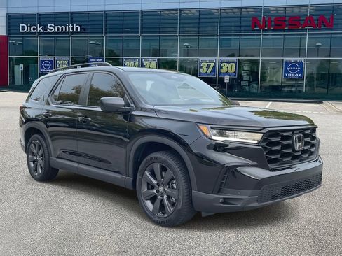 Used 2025 Honda Pilot Sport image 1