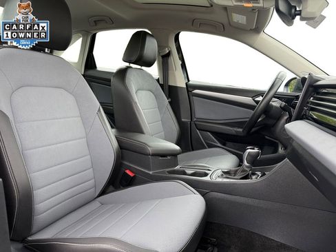 Used 2025 Volkswagen Jetta SE FWD image 15