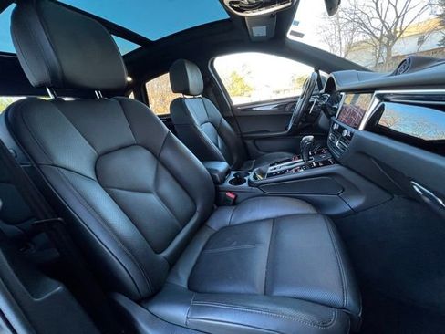 Used 2023 Porsche Macan Turbo image 31