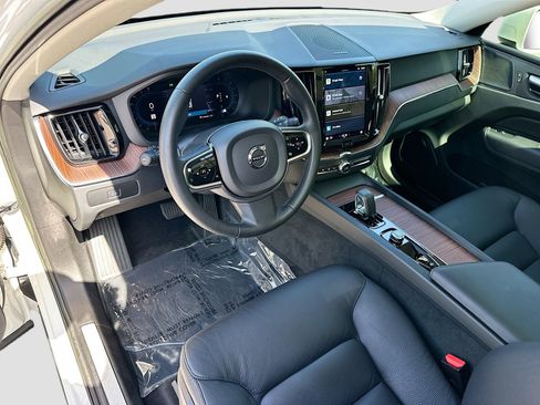 Used 2023 Volvo XC60 B5 Plus w/ Protection Package Premier image 9