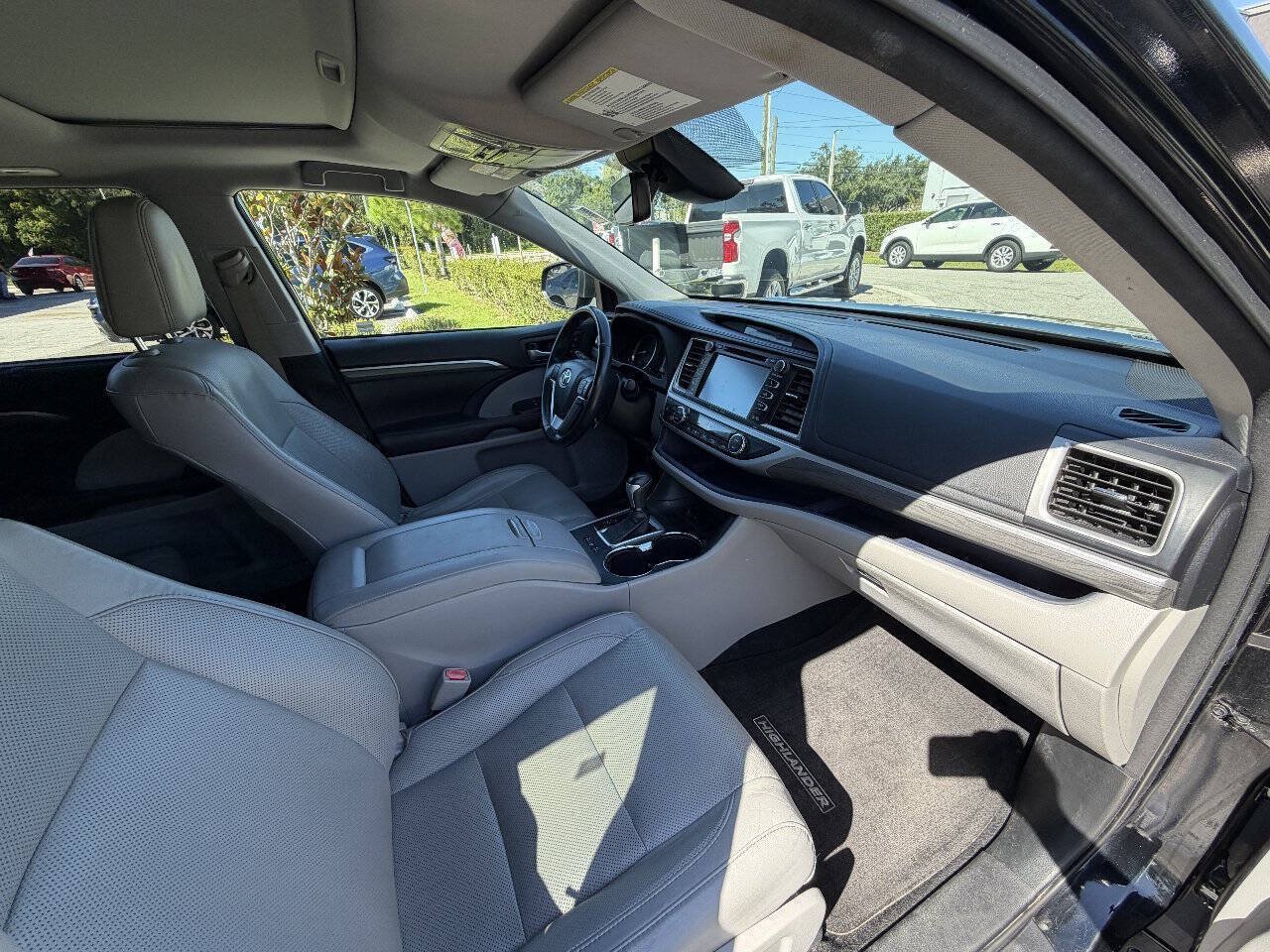 Used 2018 Toyota Highlander Limited FWD image 12