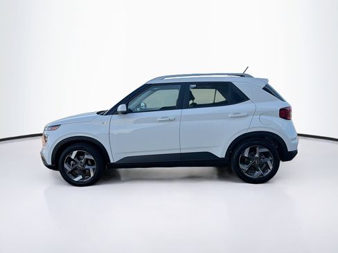 Used 2025 Hyundai Venue SEL FWD image 4