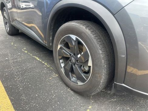 Used 2025 Nissan Rogue SV AWD/4WD image 3