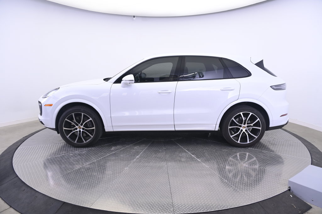 Used 2023 Porsche Cayenne Platinum Edition AWD/4WD image 2