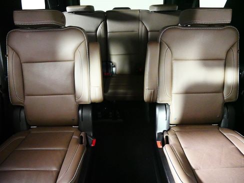 Used 2022 Chevrolet Tahoe High Country AWD/4WD image 13