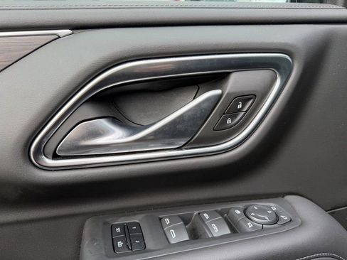 Used 2022 Chevrolet Suburban LT w/ LT Signature Package image 12