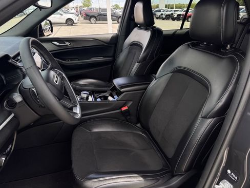 Used 2023 Jeep Grand Cherokee Altitude AWD/4WD image 25
