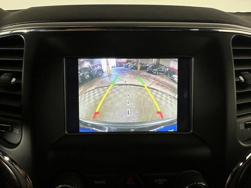 Used 2018 Jeep Grand Cherokee Laredo AWD/4WD image 20