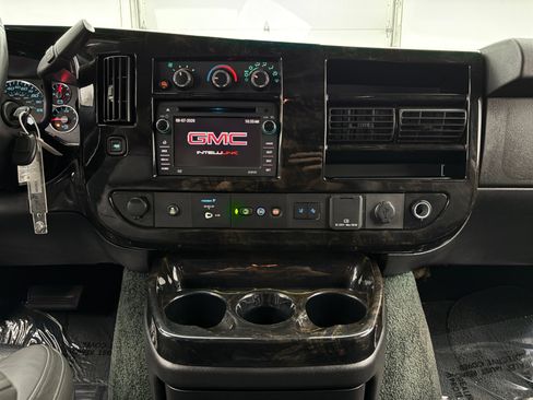 Used 2020 GMC Savana 2500 Extended w/ Enhanced Convenience Package RWD image 27