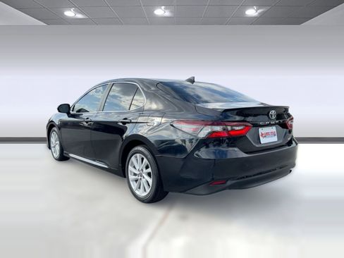 Used 2023 Toyota Camry LE image 3