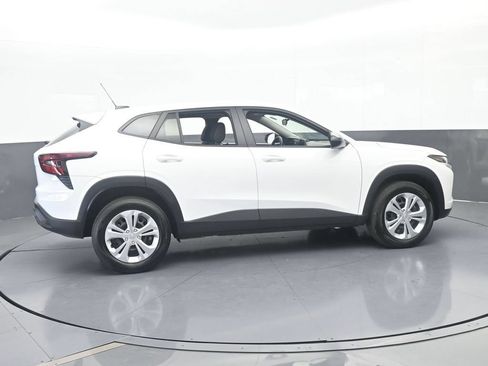 Used 2025 Chevrolet Trax LS FWD image 7
