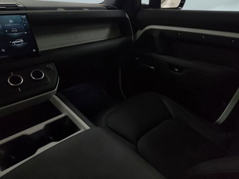 Used 2025 Land Rover Defender 110 S image 25