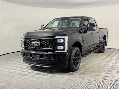 Used 2025 Ford F350 Lariat w/ Black Appearance Package image 4