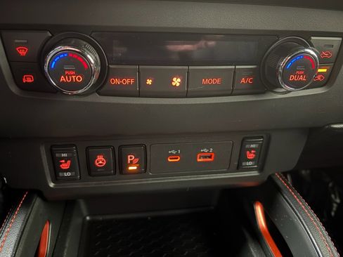 Used 2023 Nissan Frontier PRO-4X w/ Pro-4X Premium Package AWD/4WD image 17