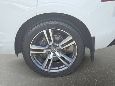 Used 2020 Volvo XC60 T5 Momentum w/ Protection Package Premier AWD/4WD image 34