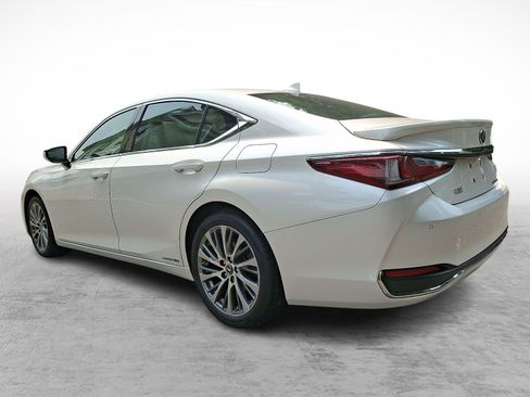Used 2020 Lexus ES 300h w/ Premium Package FWD image 4