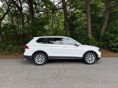 Used 2018 Volkswagen Tiguan SEL FWD image 11