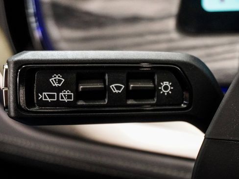 Used 2023 Rivian R1S Adventure image 33