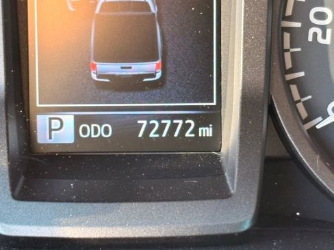 Used 2017 Toyota Tacoma TRD Off-Road image 17