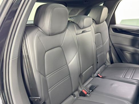 Used 2022 Porsche Cayenne Platinum Edition AWD/4WD image 40