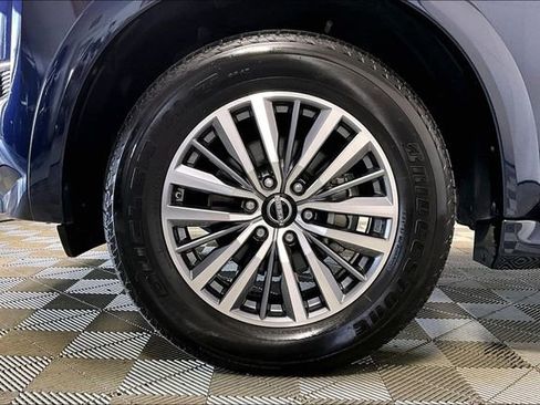 Used 2024 Nissan Armada SL w/ Captain's Chairs Package image 8