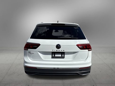 Used 2024 Volkswagen Tiguan SE image 8