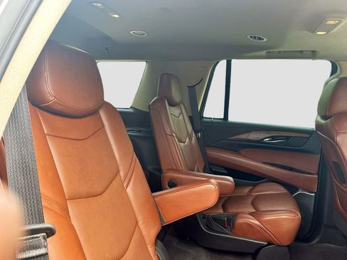 Used 2020 Cadillac Escalade Luxury w/ Escalade Sport Edition AWD/4WD image 30