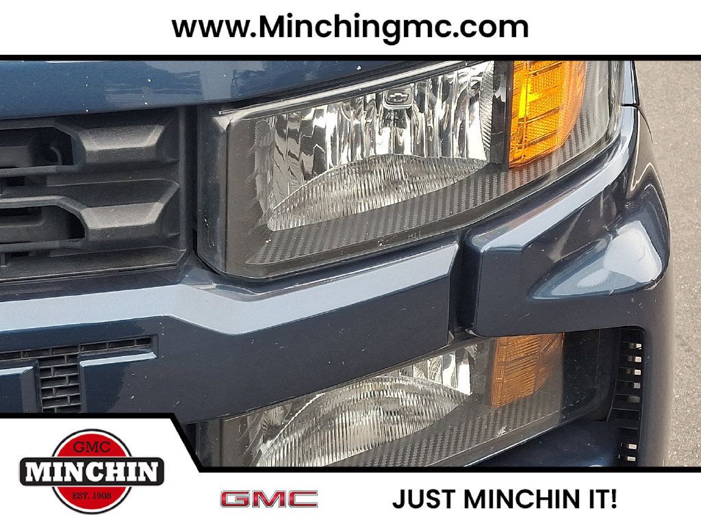 Used 2019 Chevrolet Silverado 1500 Custom w/ Custom Value Package AWD/4WD image 9