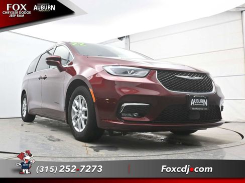 Used 2022 Chrysler Pacifica Touring-L image 16