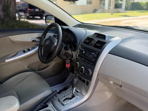 Used 2012 Toyota Corolla LE FWD image 3