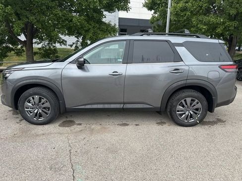 New 2025 Nissan Pathfinder SV w/ Black Appearance Package image 4