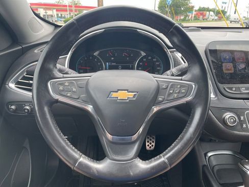 Used 2017 Chevrolet Malibu LT FWD image 9