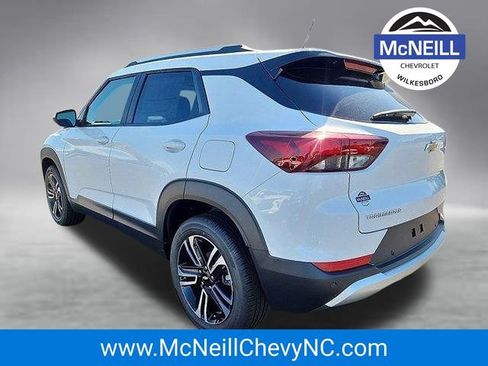 New 2025 Chevrolet TrailBlazer LT w/ Convenience Package FWD image 3
