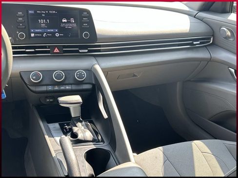 Used 2023 Hyundai Elantra SE FWD image 21
