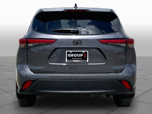 Used 2023 Toyota Highlander LE image 5