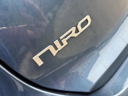 Used 2023 Kia Niro SX Touring FWD image 9
