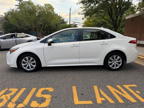 Used 2025 Toyota Corolla LE FWD image 13