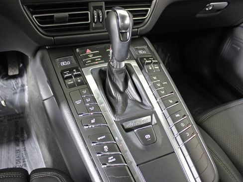 Used 2021 Porsche Macan AWD/4WD image 28