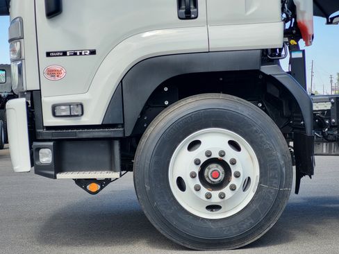 New 2026 Isuzu FTR RWD image 9