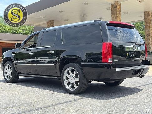 Used 2011 Cadillac Escalade ESV Premium AWD/4WD image 4